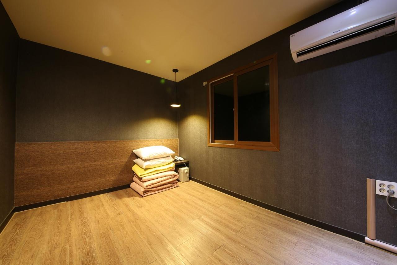 Vitamin Hotel Busan Exterior foto